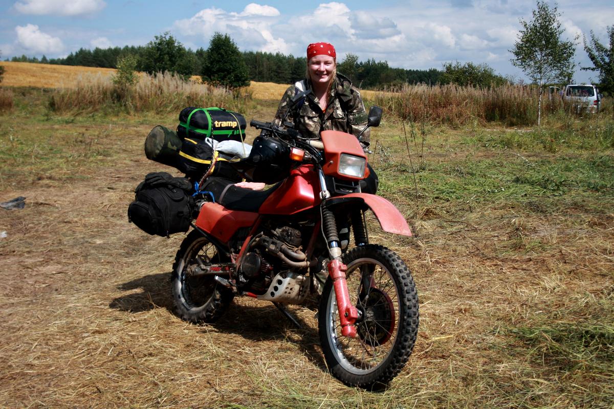 Много багажа, девушка и мотоцикл. Беларусь