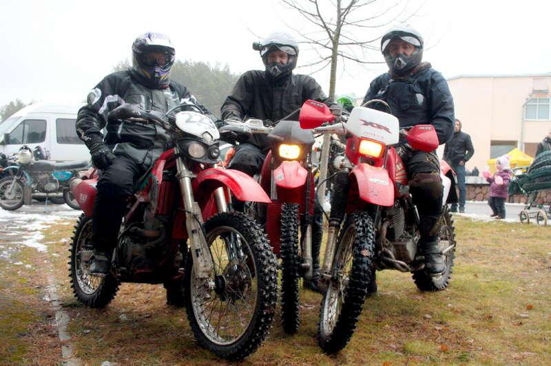 Завируха, зимний фестиваль, три коня, три мотоцикла эндуро, Беларусь, Радошковичи
